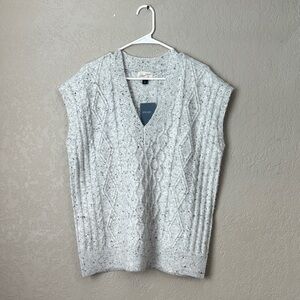 Universal Thread Light Gray V-Neck Sweater Vest